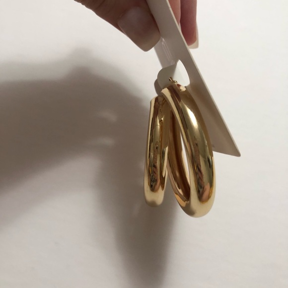 Gold large thick hoop earrings - Picture 7 of 7